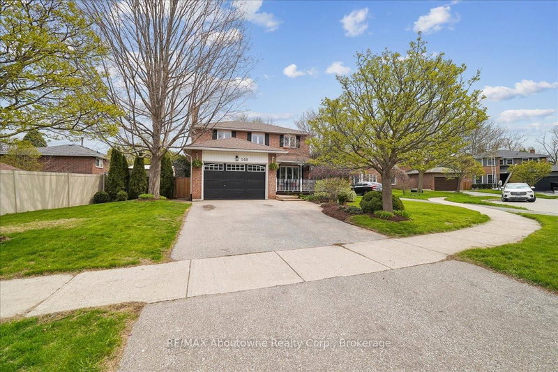 149 Ward Crt, Oakville, L6L 5X7 | Image 2