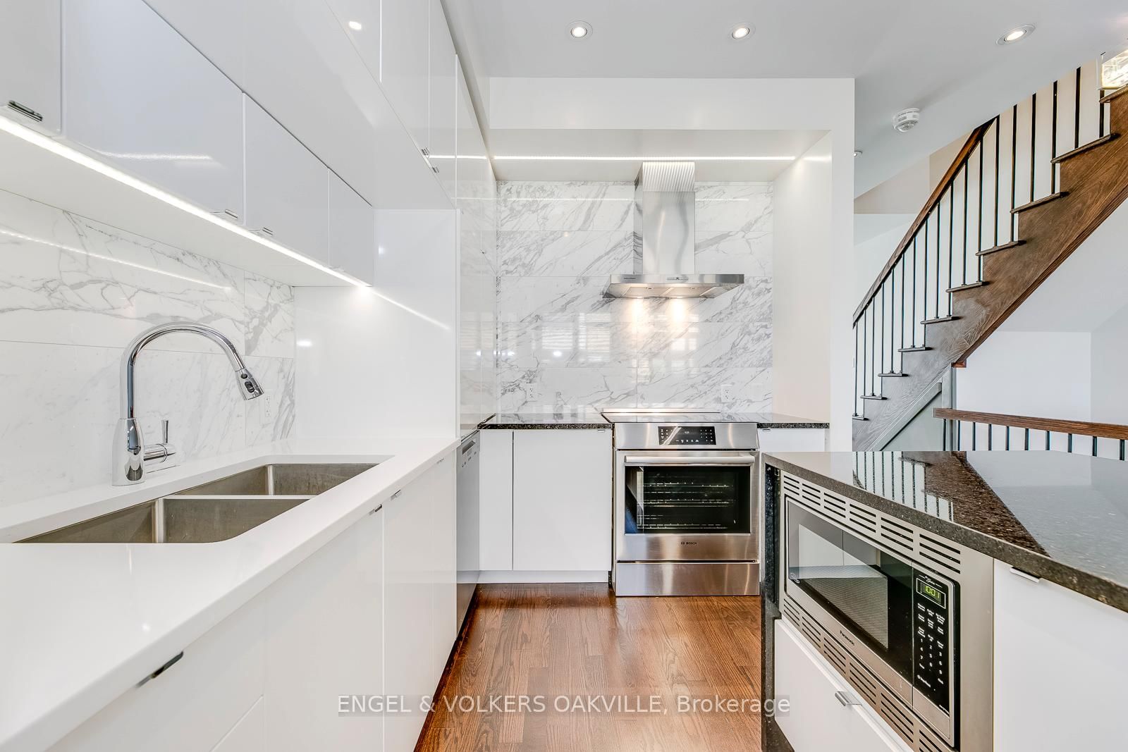227 Huguenot Road