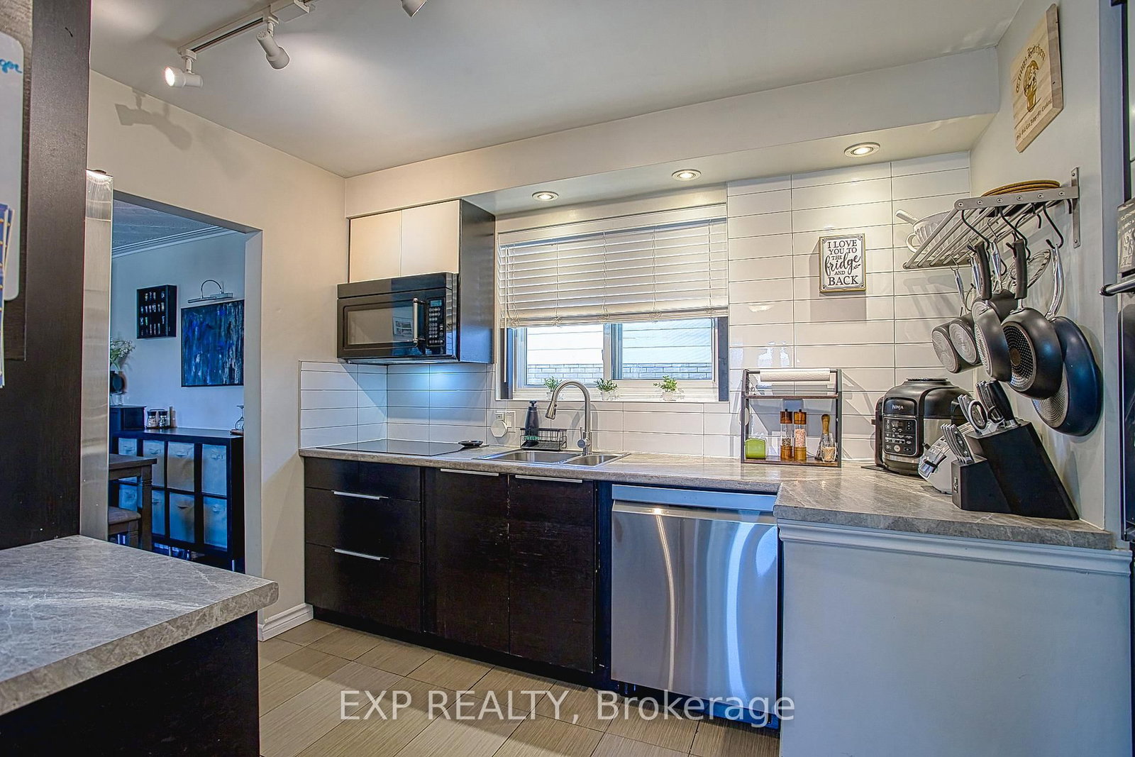 2387 Cyprus Avenue - Photo 11