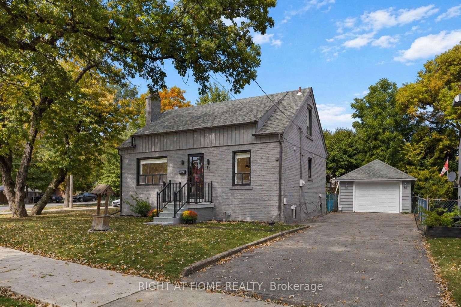 Detached House for sale at 12 Rosalie Avenue, Toronto, Ontario, M3L 1C5 - Downsview-Roding-CFB - MLS: W13057212