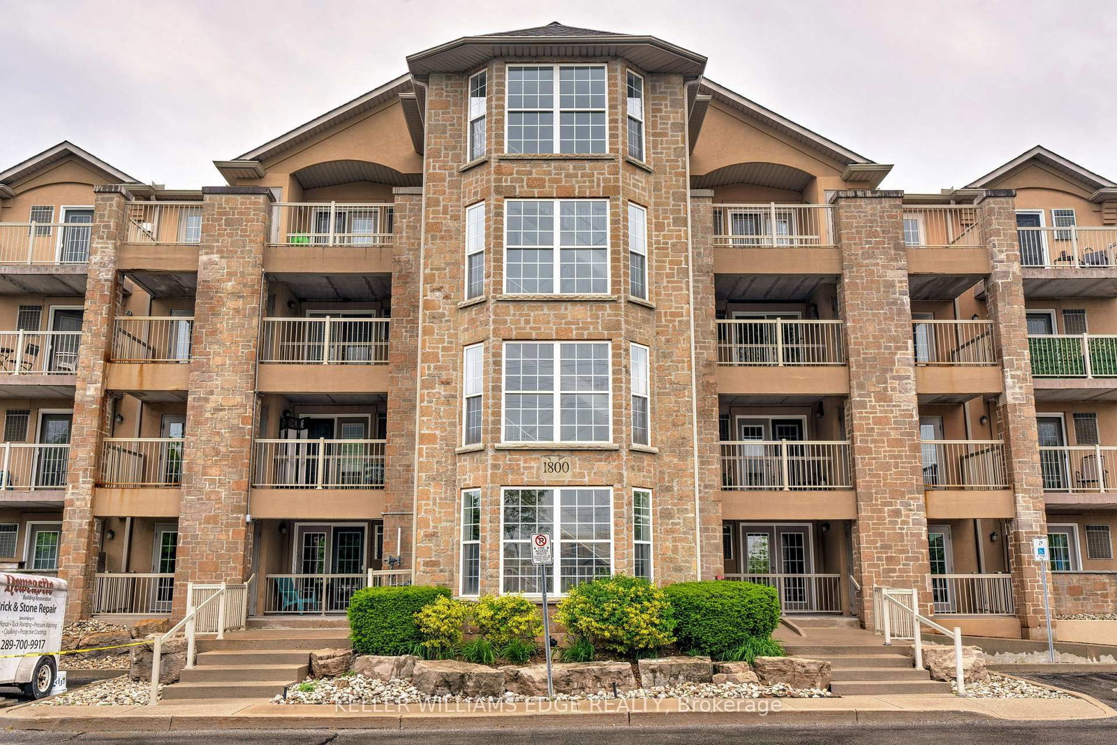 Condo for sale at 302-1800 Walker's Line, Burlington, Ontario, L7M 4V2 - Palmer - MLS: W13057656