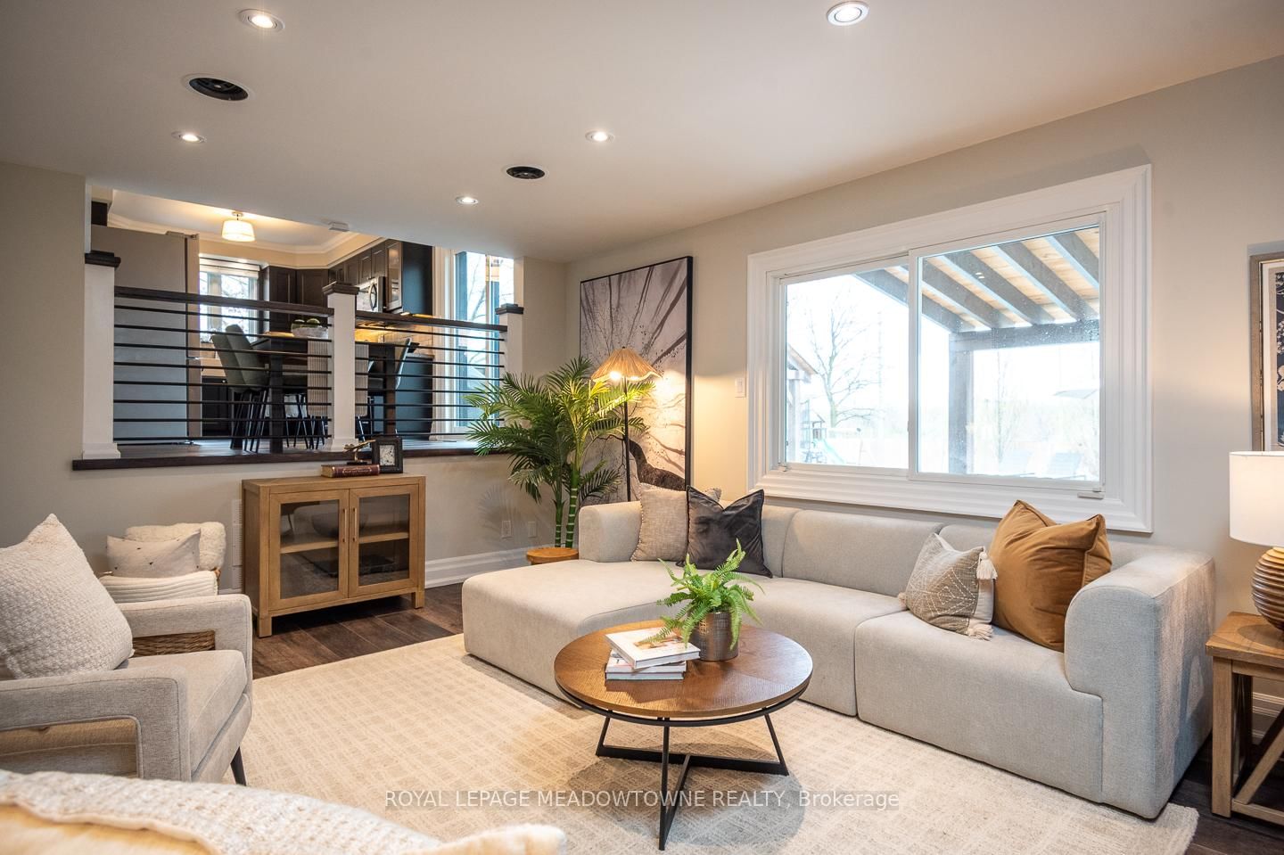 566 Moorelands Crescent - Photo 10