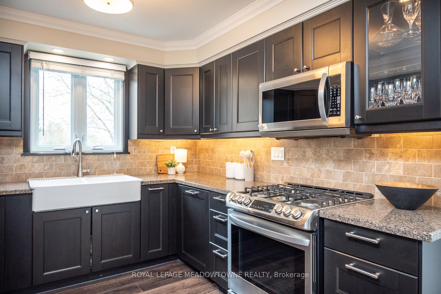 566 Moorelands Crescent - Photo 19