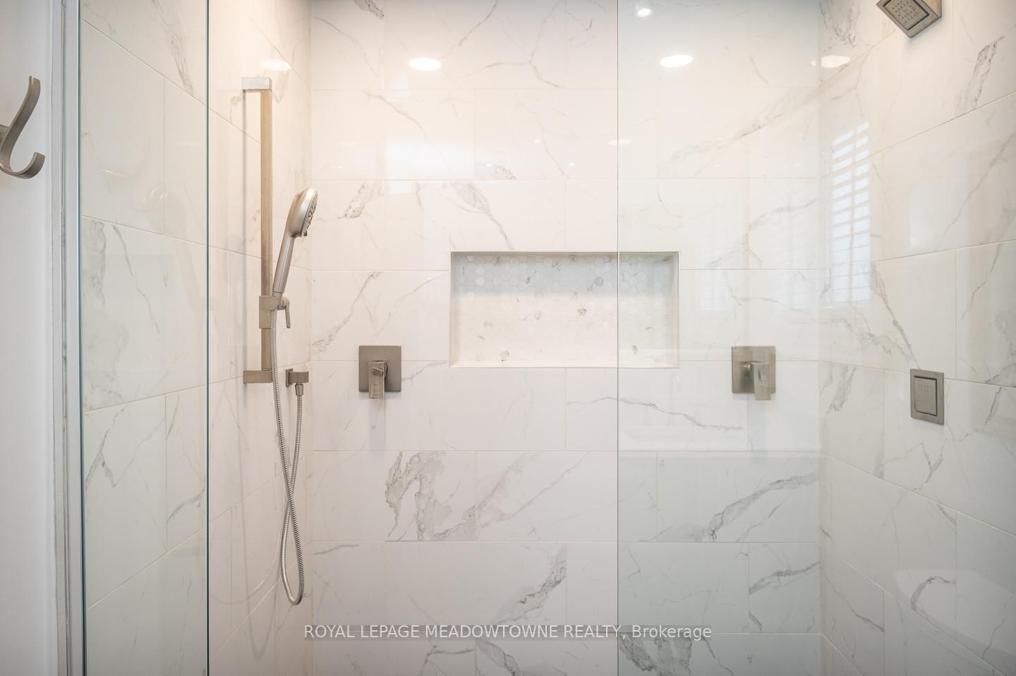 566 Moorelands Crescent - Photo 24