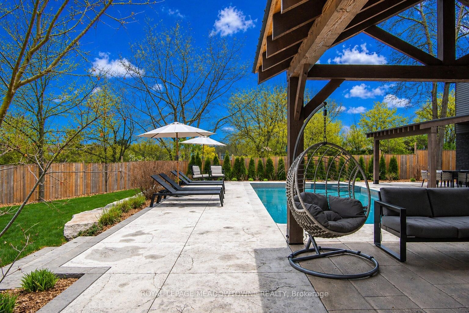 566 Moorelands Crescent - Photo 34