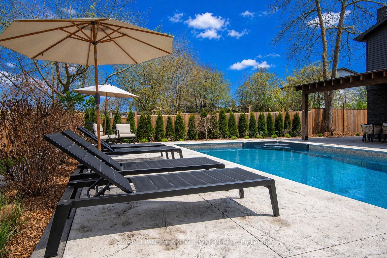 566 Moorelands Crescent - Photo 35