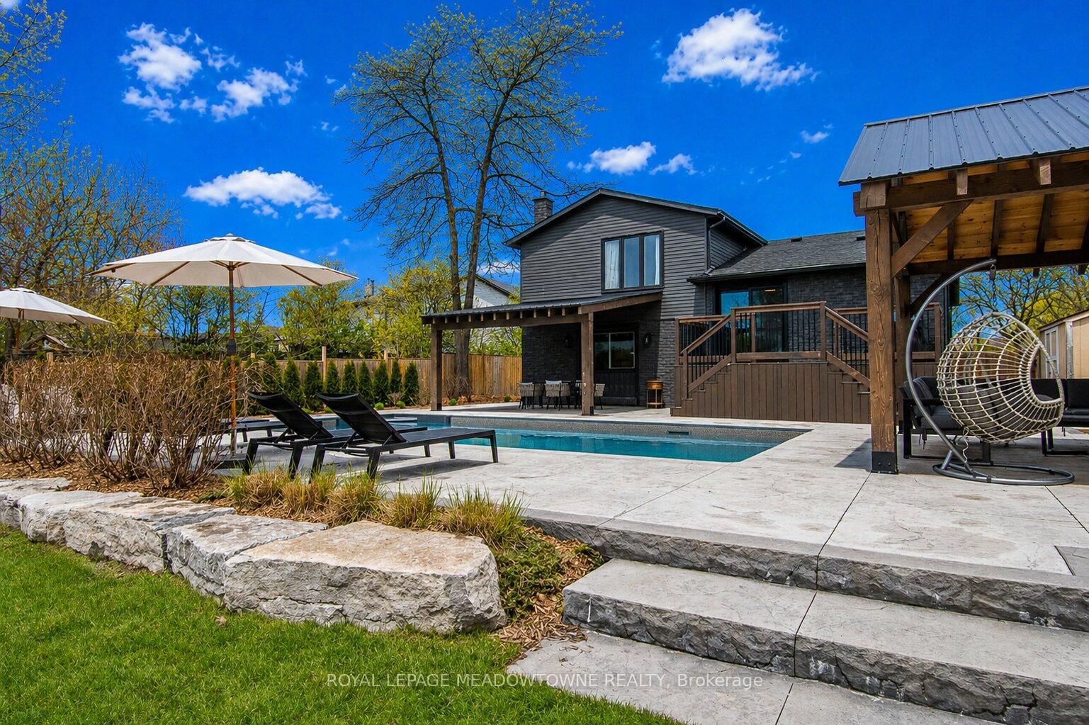 566 Moorelands Crescent - Photo 36