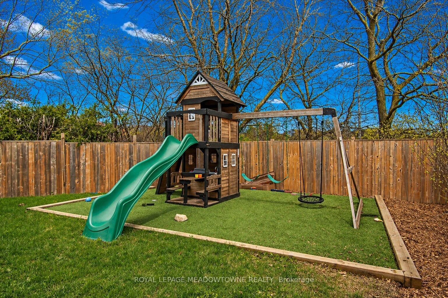 566 Moorelands Crescent - Photo 38