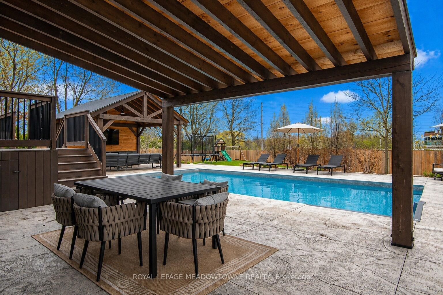 566 Moorelands Crescent - Photo 4