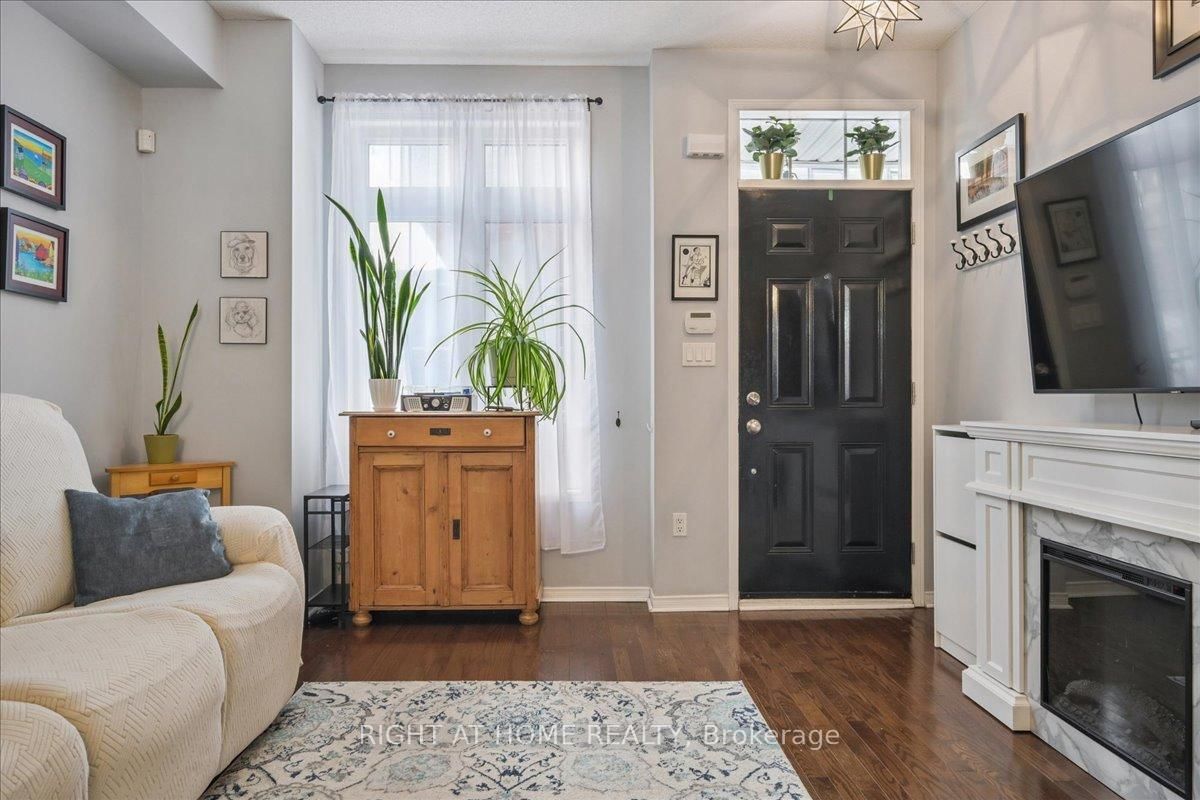 101 The Queensway, Unit TH 2 - Photo 4