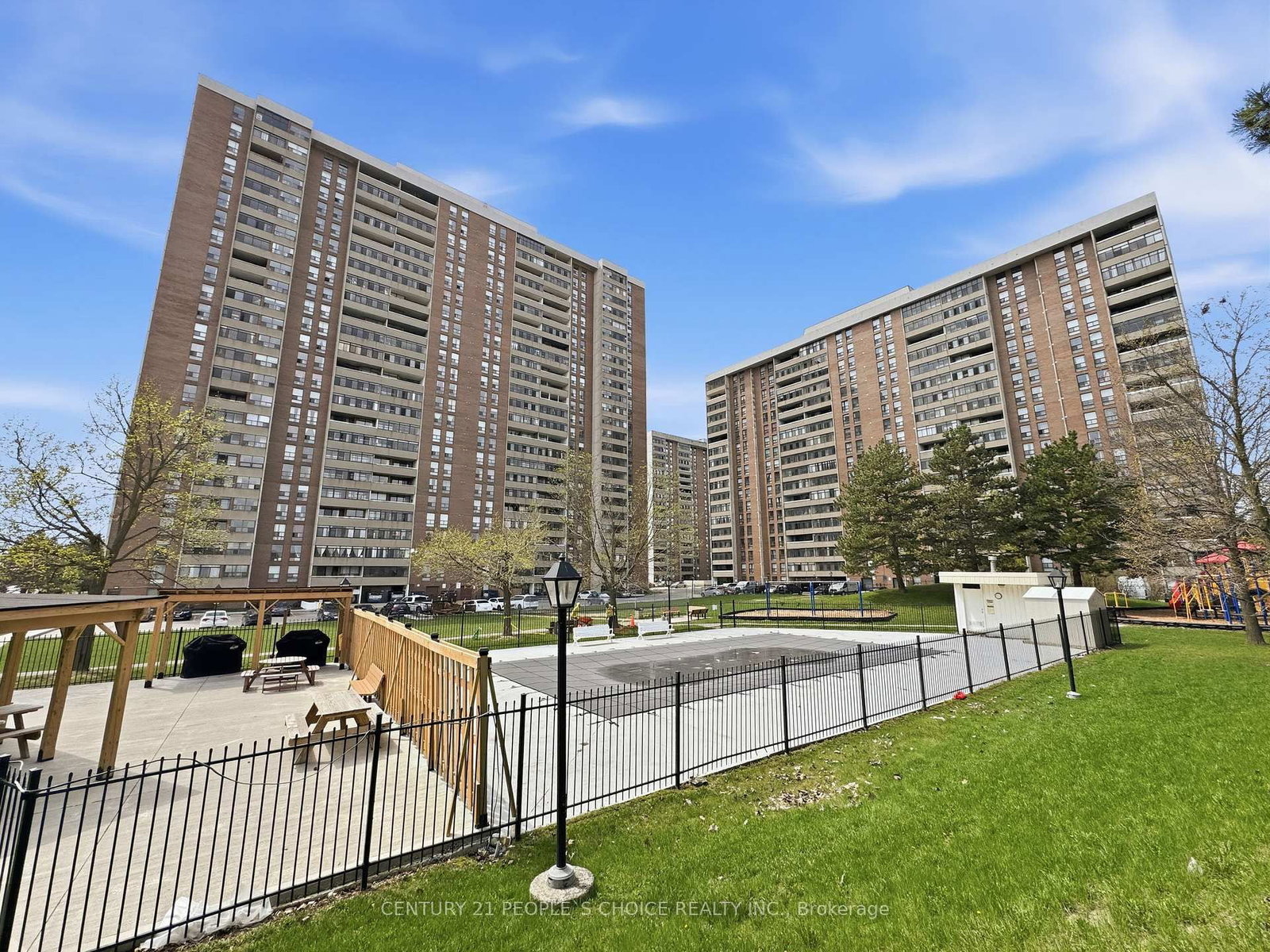 Condo for sale at 2109-18 Knightsbridge Road, Brampton, Ontario, L6T 3X5 - Queen Street Corridor - MLS: W13058510