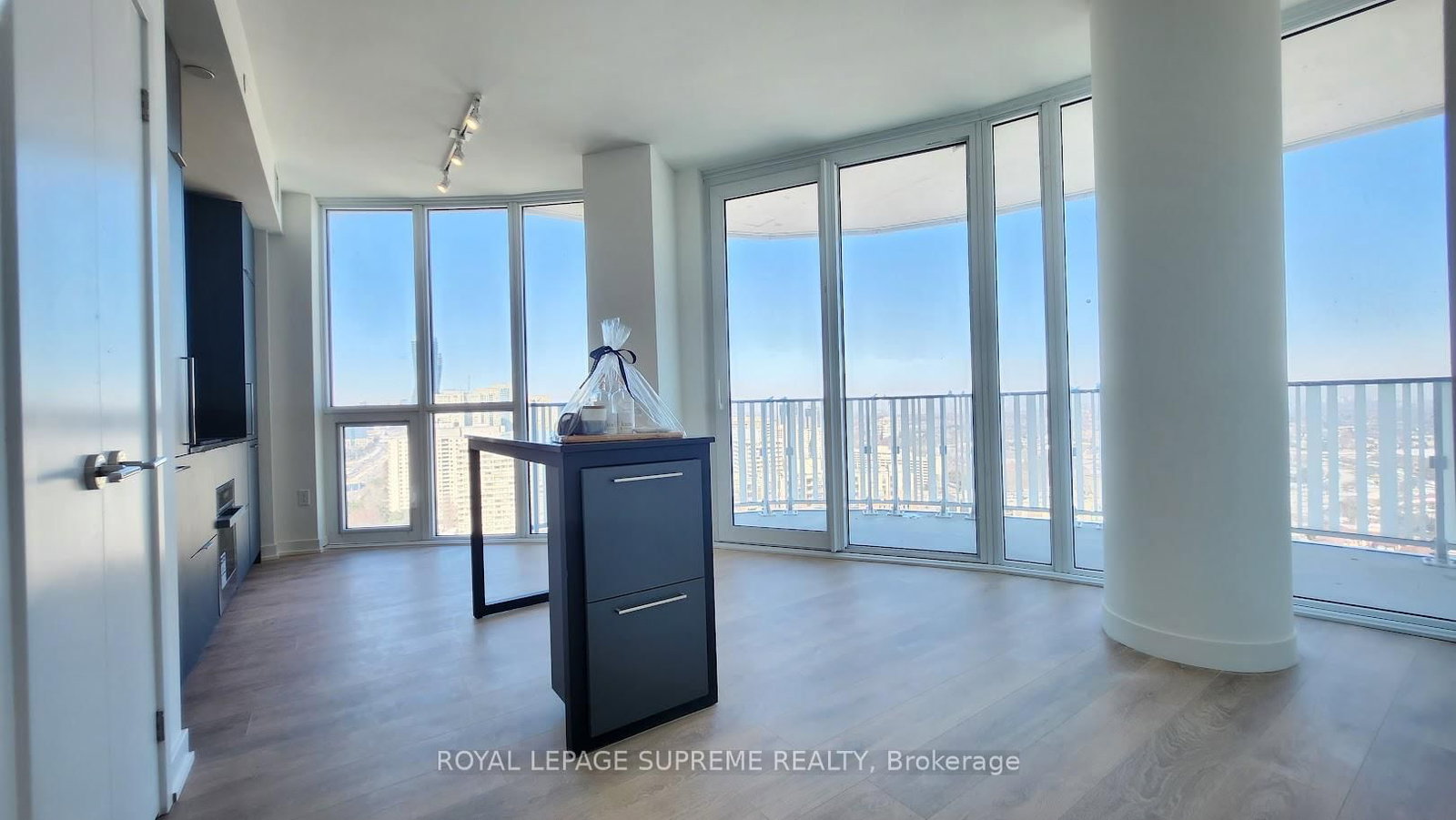 1 Fairview Road E, Unit 2204