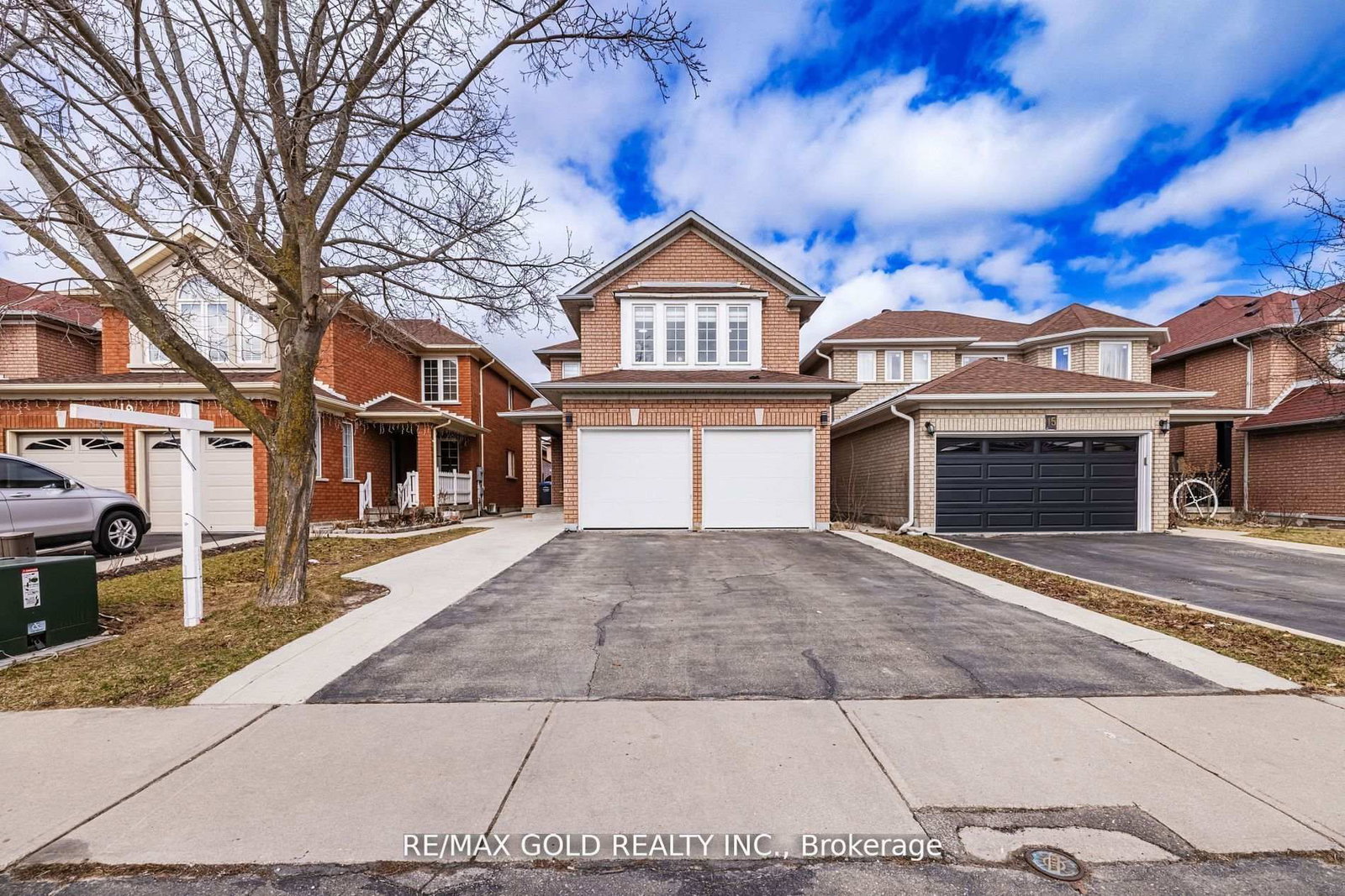 Detached House for sale at 17 Dovesong Drive, Brampton, Ontario, L6R 1V9 - Sandringham-Wellington - MLS: W13058624