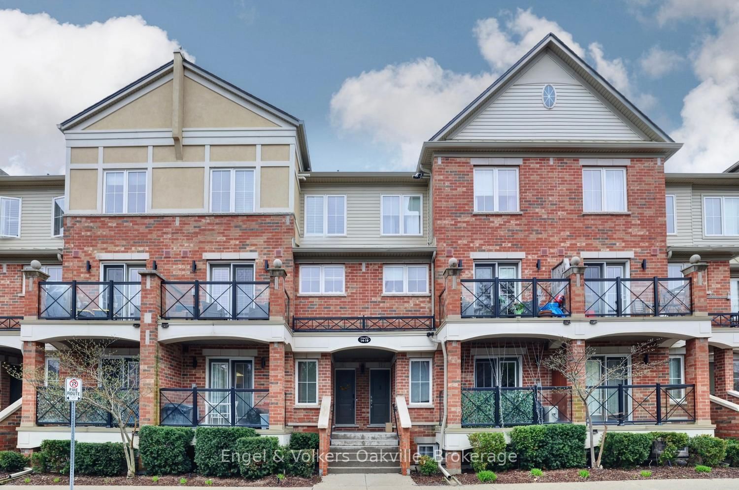 Townhouse for sale at 15-19 Hays Boulevard, Oakville, Ontario, L6H 0H8 - River Oaks - MLS: W13058758