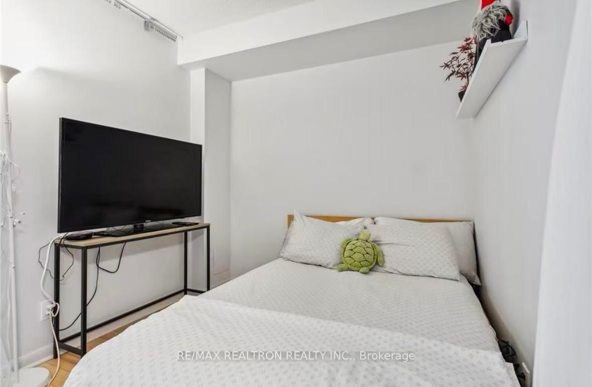 185 Legion Road N, Unit 710 - Photo 6