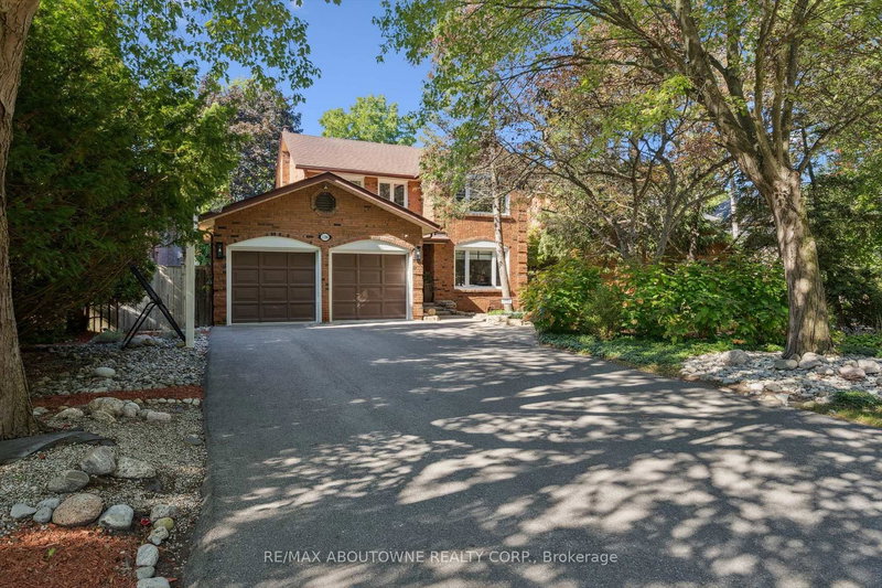 1194 Queen Victoria Ave, Mississauga, L5H 3H3 | Image 2
