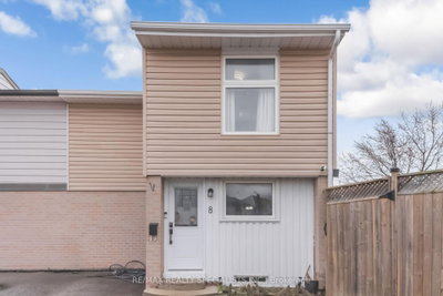 4-bed Townhouse · 8 Grantbrook Crt