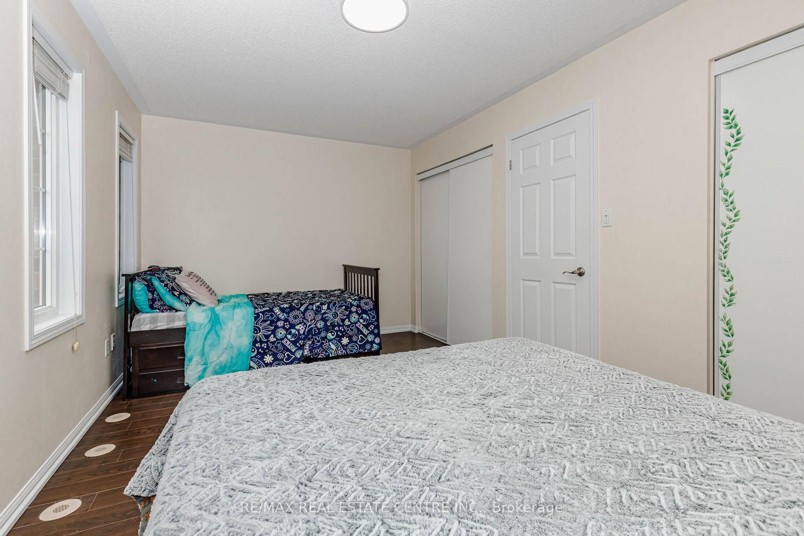 924 Burgess Gardens - Photo 33