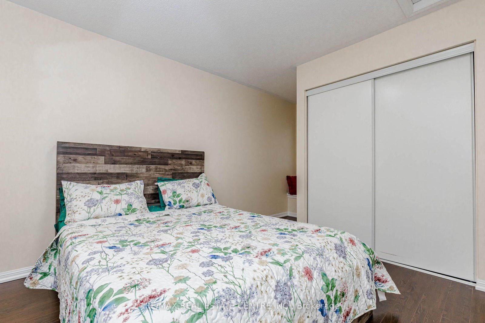 924 Burgess Gardens - Photo 41