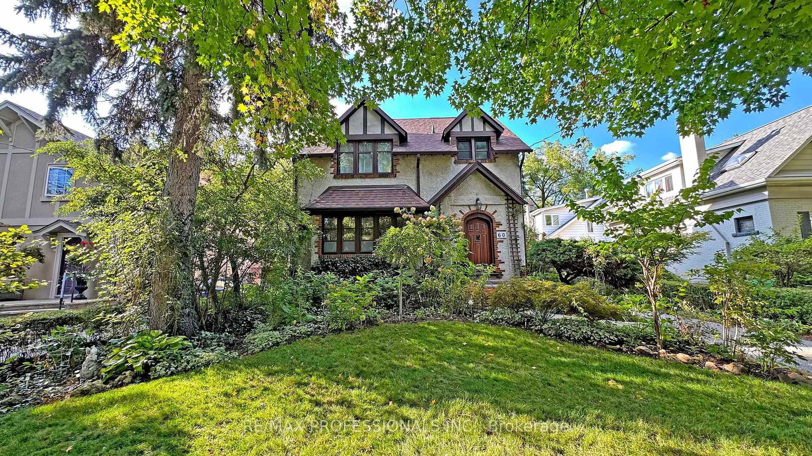 Detached House for sale at 60 Burnhamthorpe Crescent, Toronto, Ontario, M9A 1G7 - Islington-City Centre West - MLS: W13059748