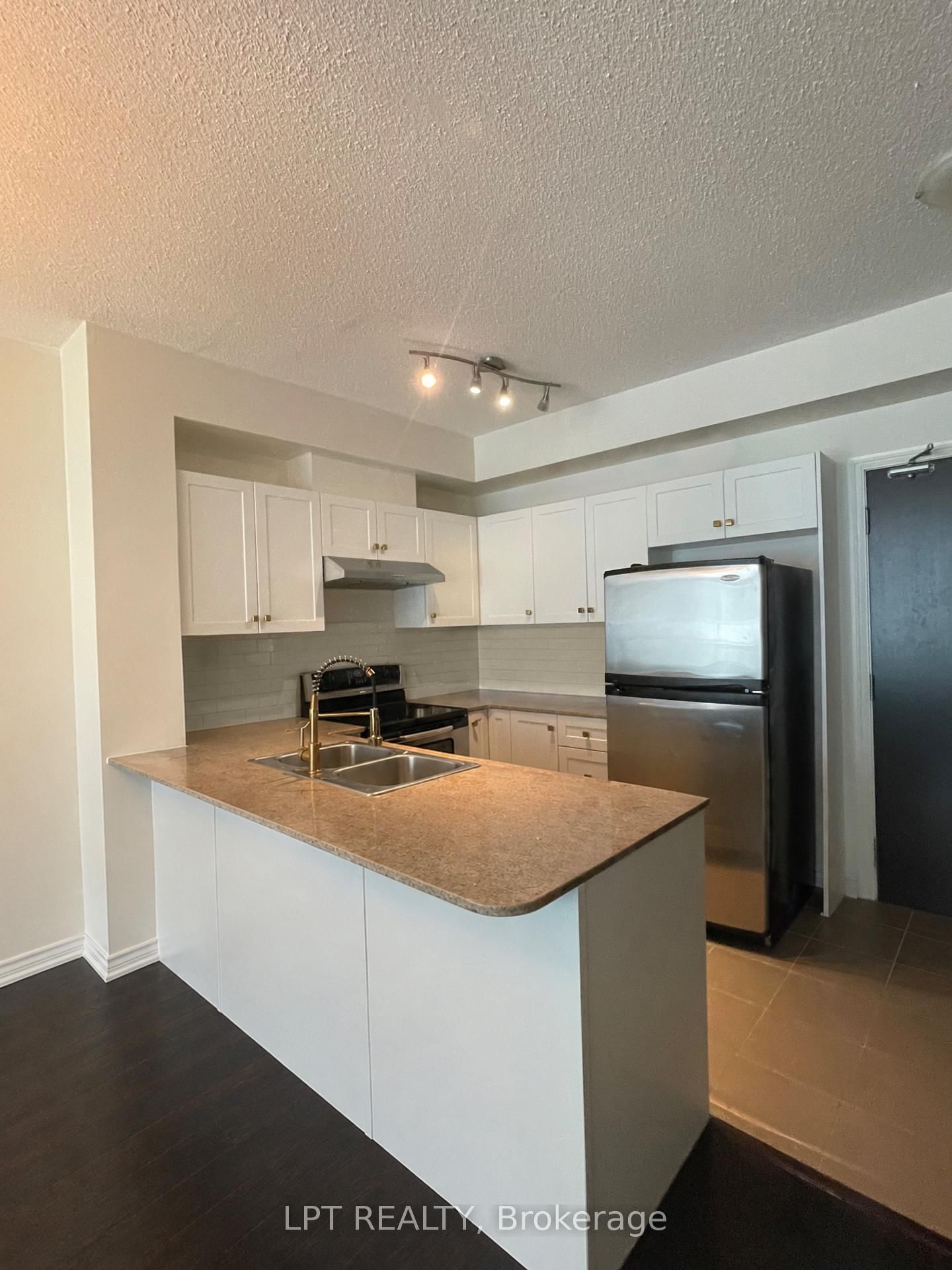 3504 Hurontario Street, Unit 808 - Photo 7