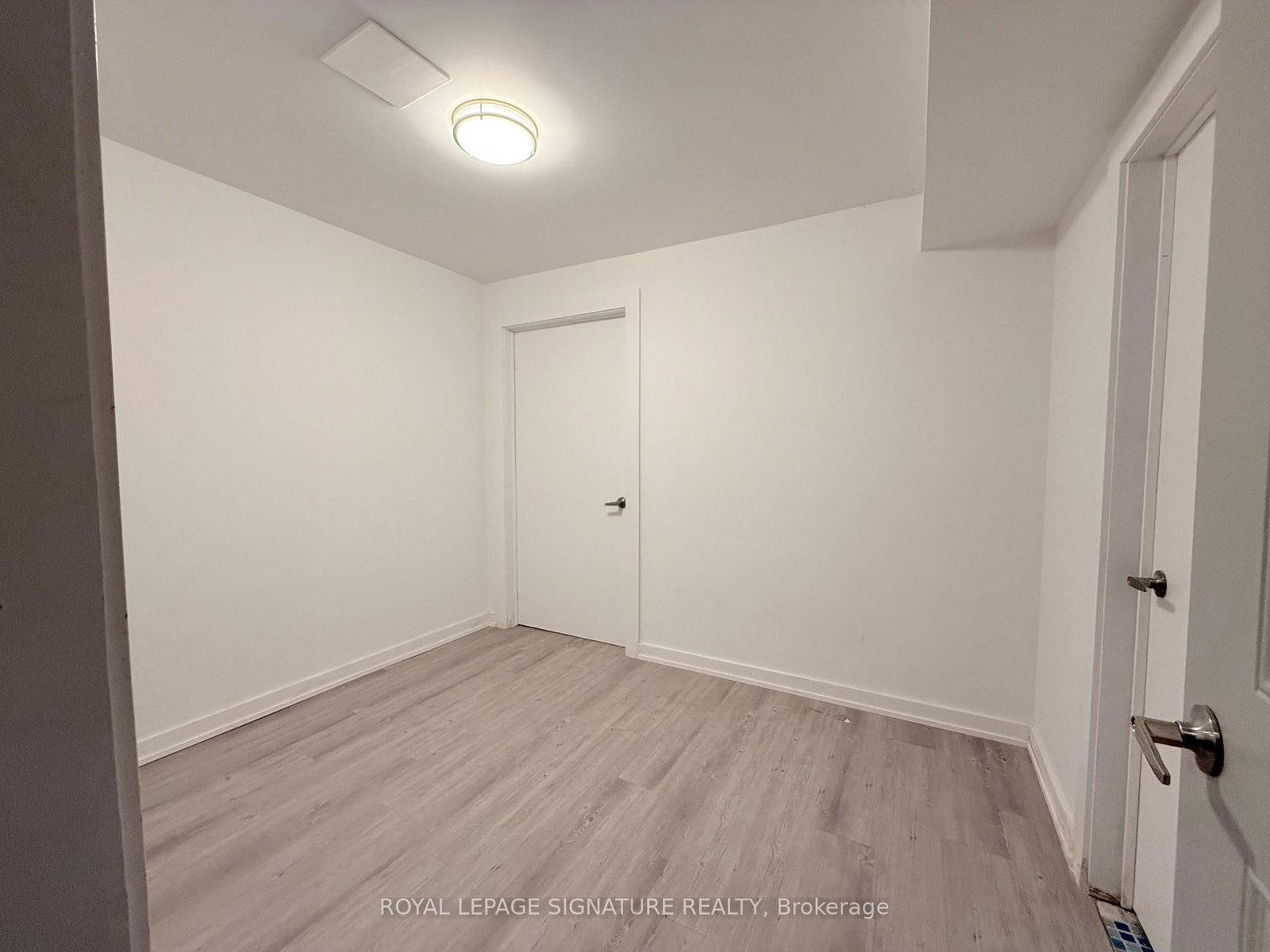 38 Burnhamthorpe Road W - Photo 10