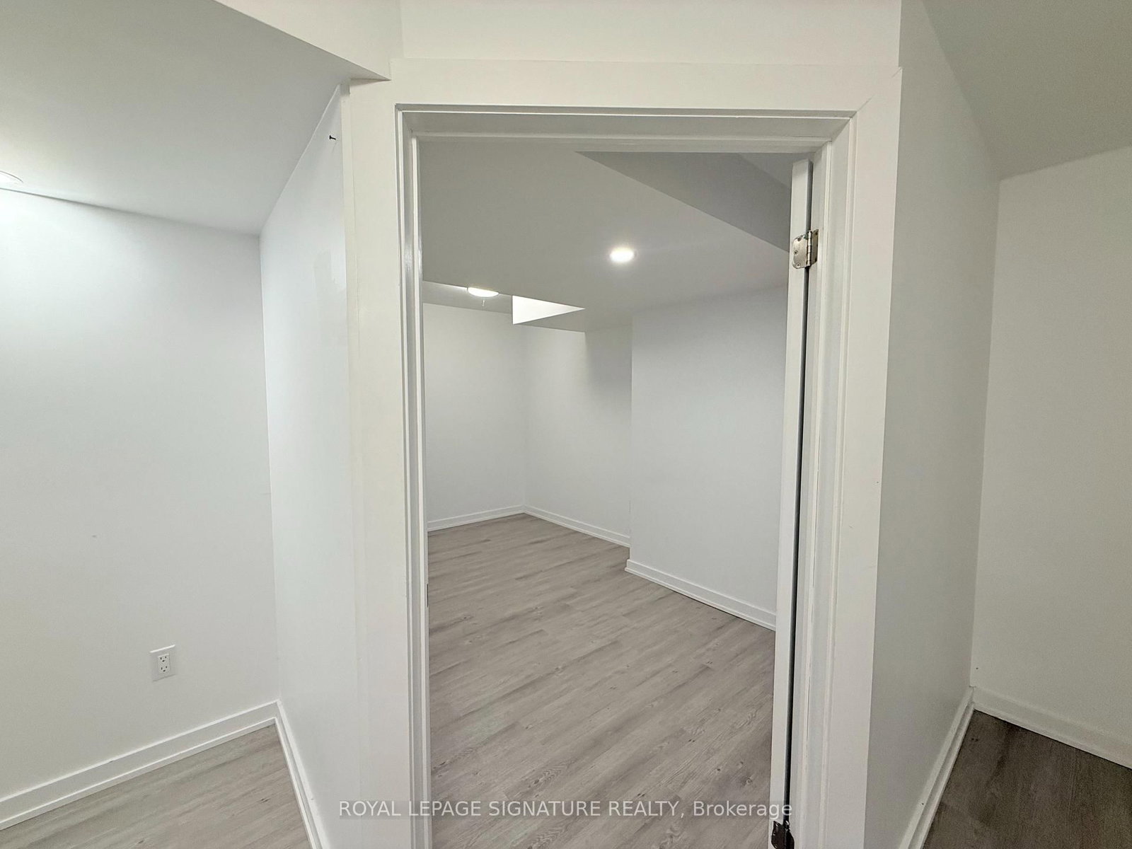 38 Burnhamthorpe Road W - Photo 21