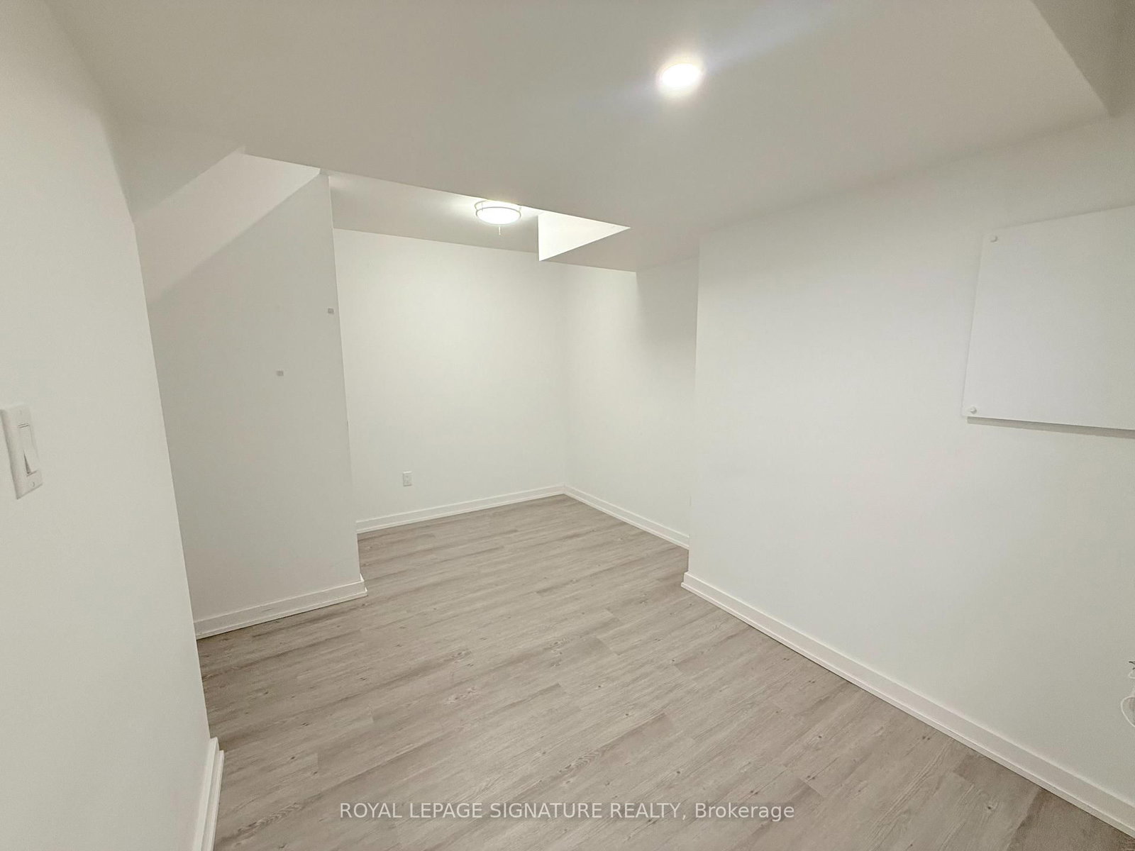 38 Burnhamthorpe Road W - Photo 22