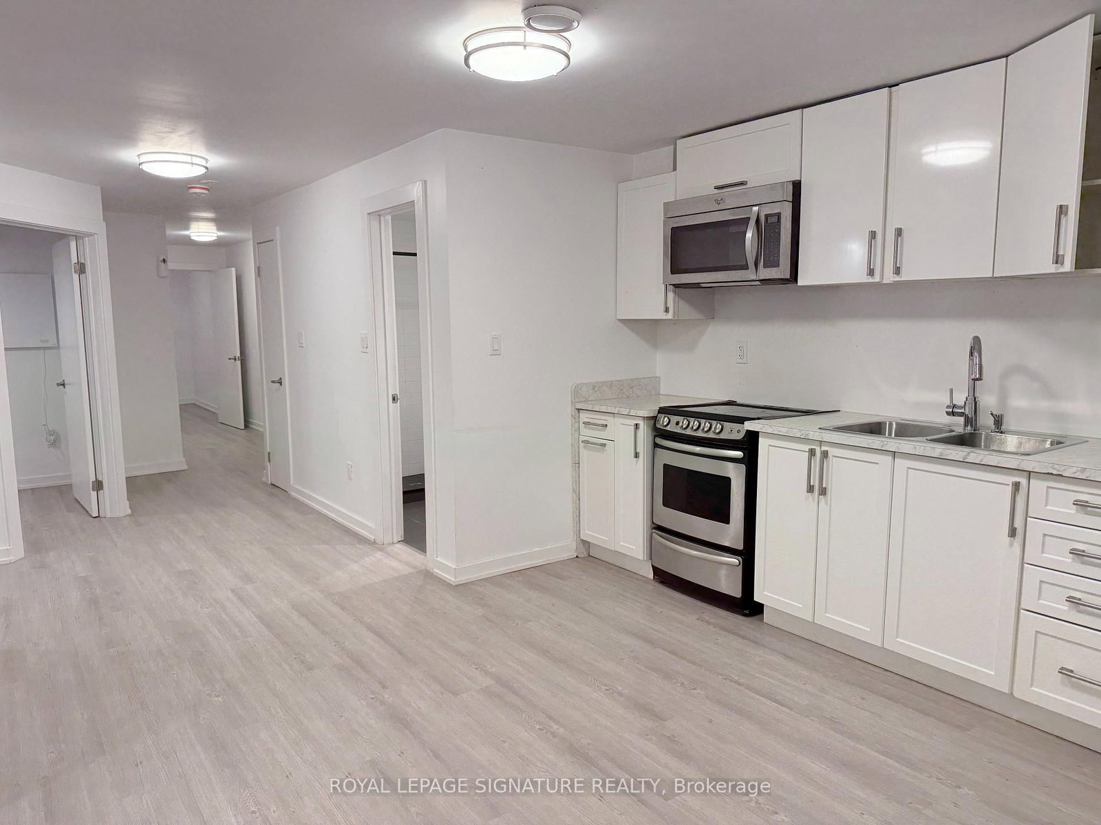 38 Burnhamthorpe Road W - Photo 32