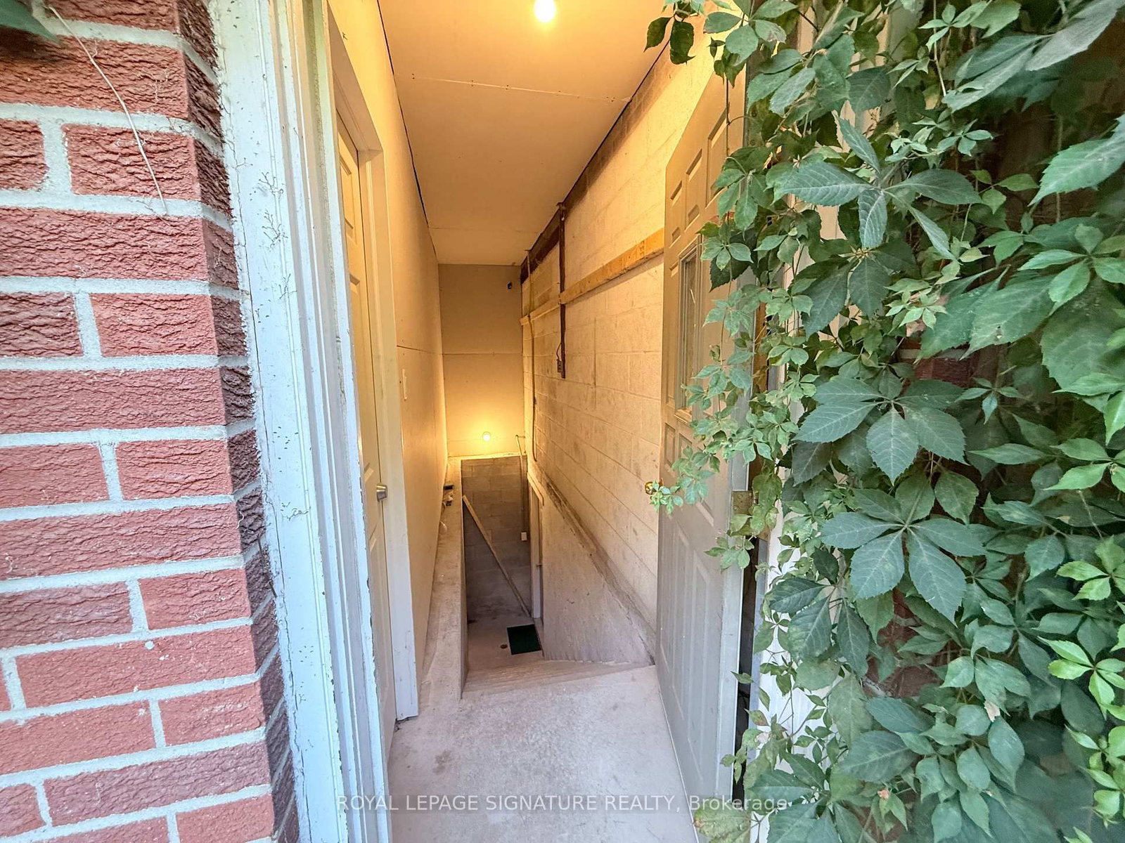 38 Burnhamthorpe Road W - Photo 6