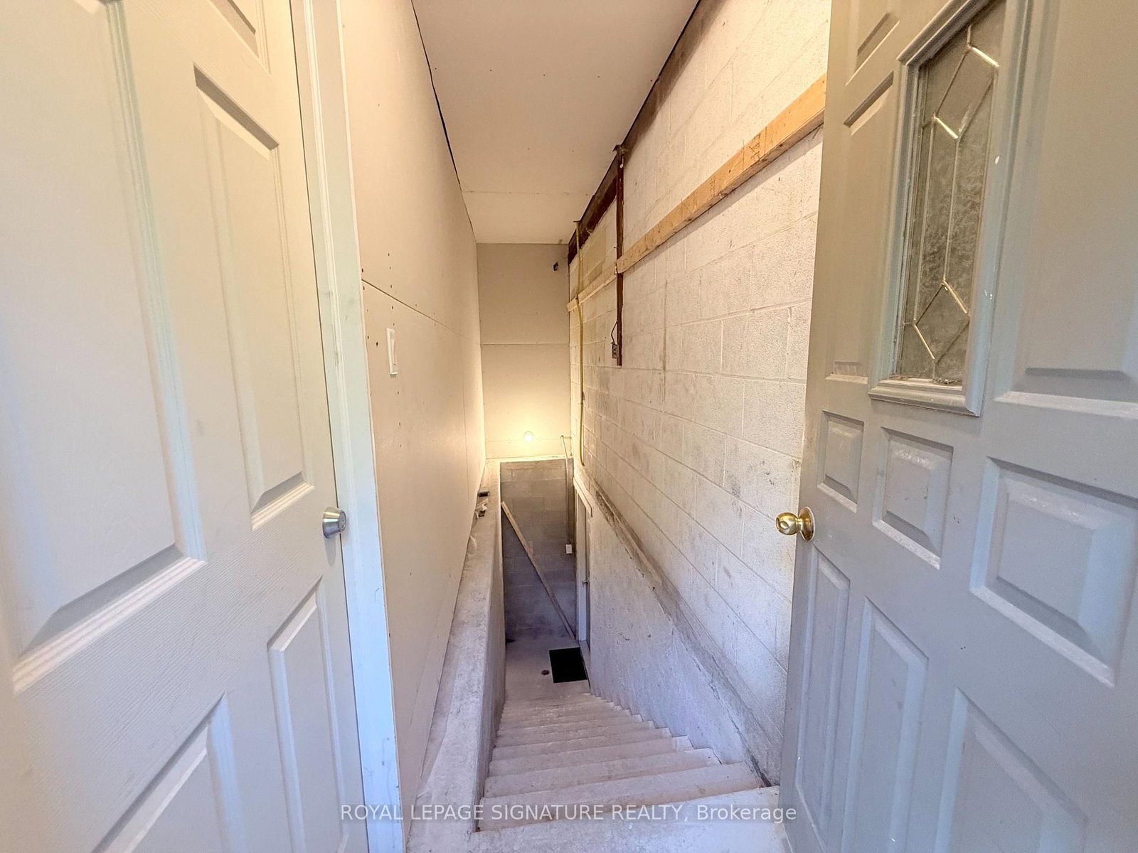 38 Burnhamthorpe Road W - Photo 7