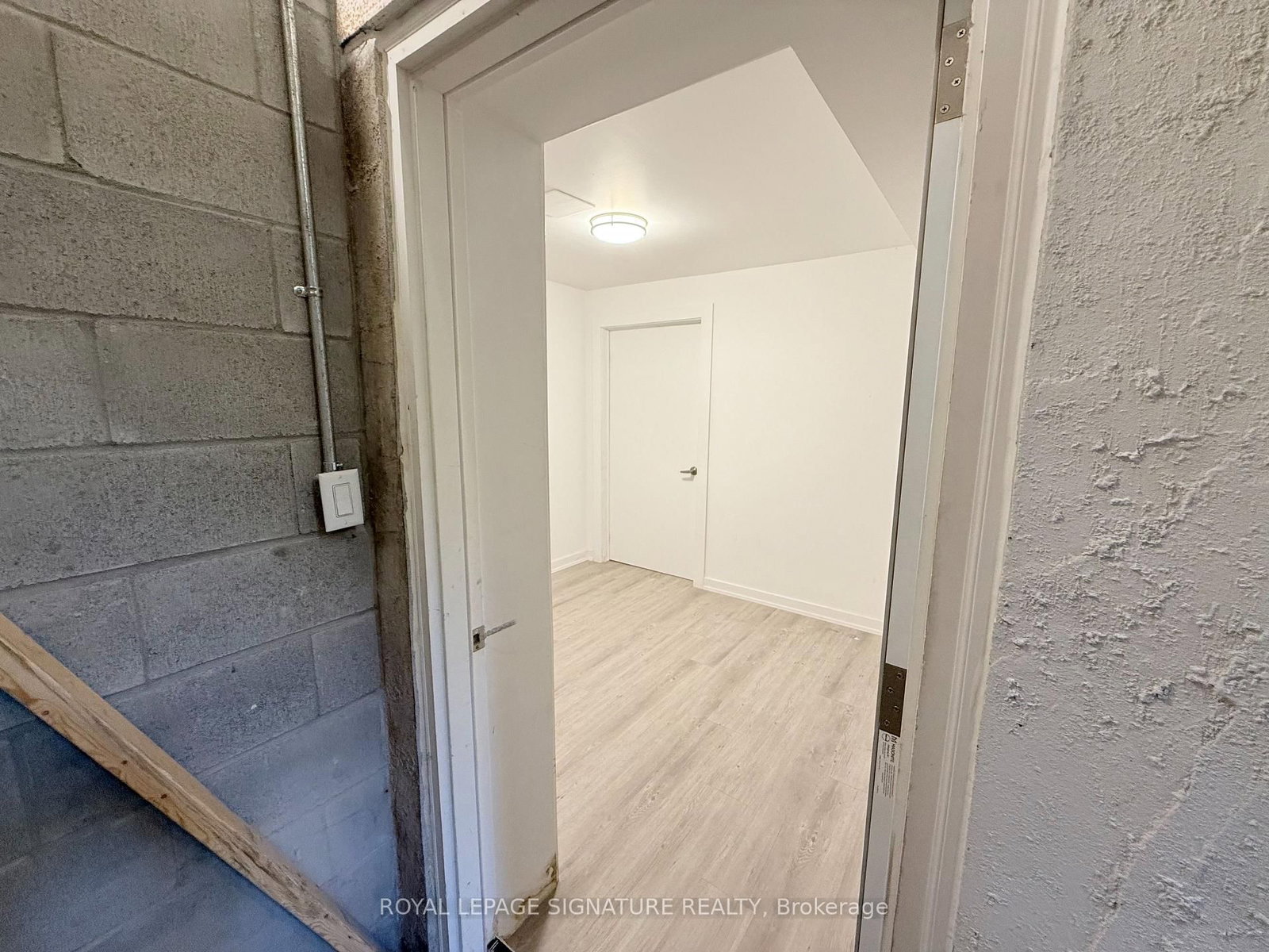 38 Burnhamthorpe Road W - Photo 9