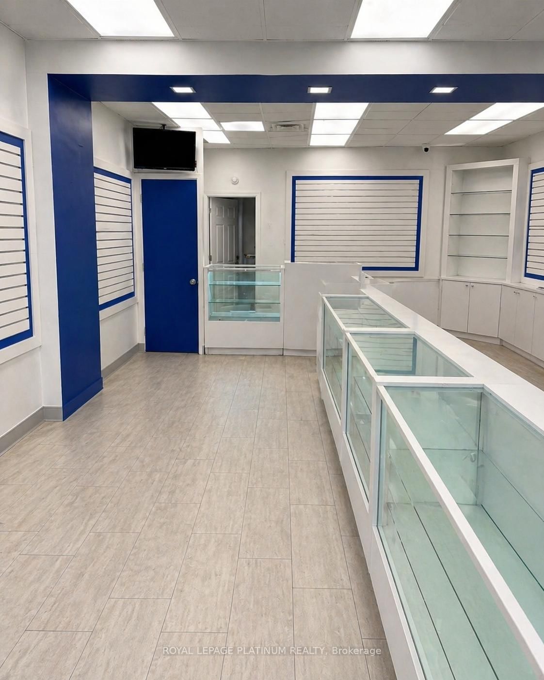 2549 Hurontario Street - Photo 2