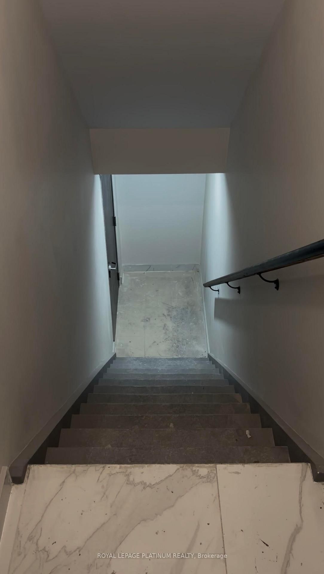 2549 Hurontario Street - Photo 3