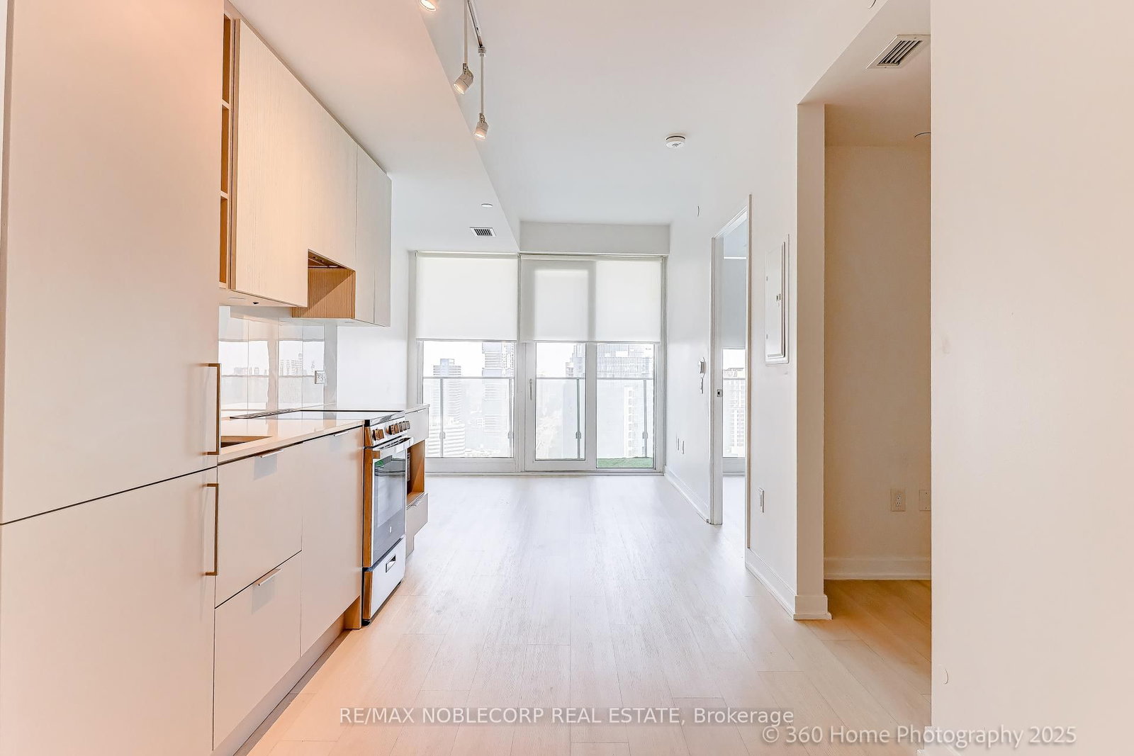 Condo for sale at 2912-3900 Confederation Pkwy, Mississauga, Ontario, L5B 0M3 - City Centre - MLS: W13060594