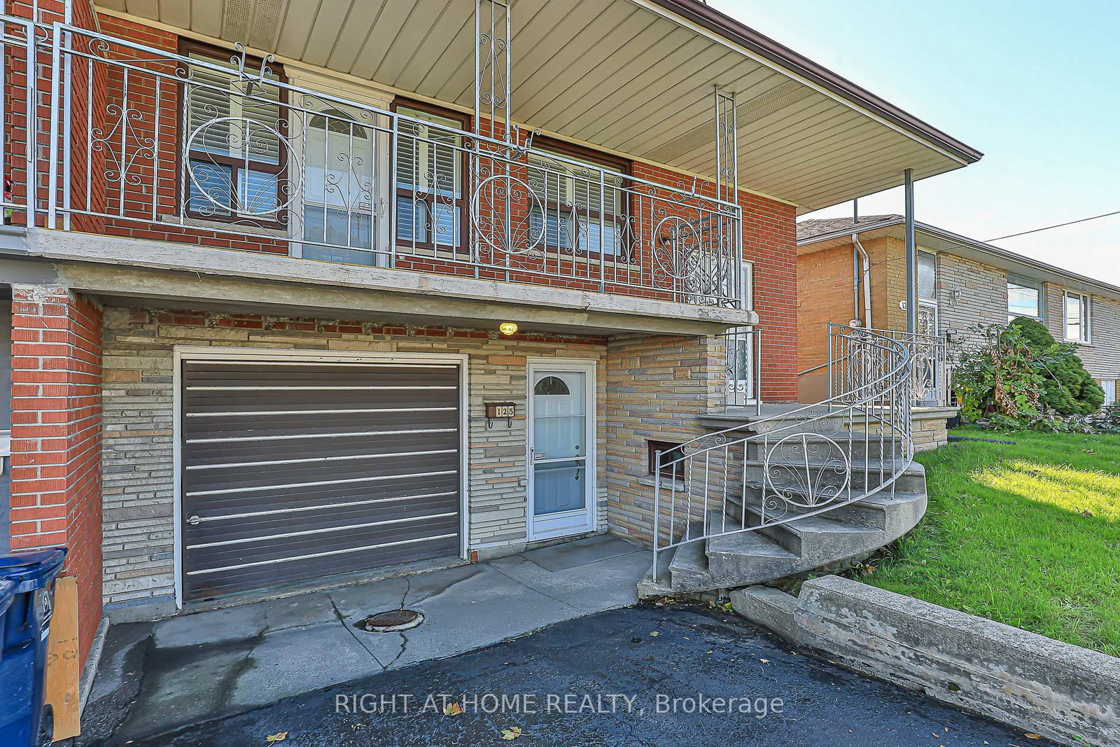 Semi-Detached House for sale at 125 Shoreham Drive, Toronto, Ontario, M3N 1S8 - Black Creek - MLS: W13060734