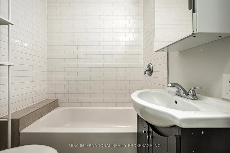 102 - 70 Melbourne Ave, Toronto, M6K 1K7 | Image 3