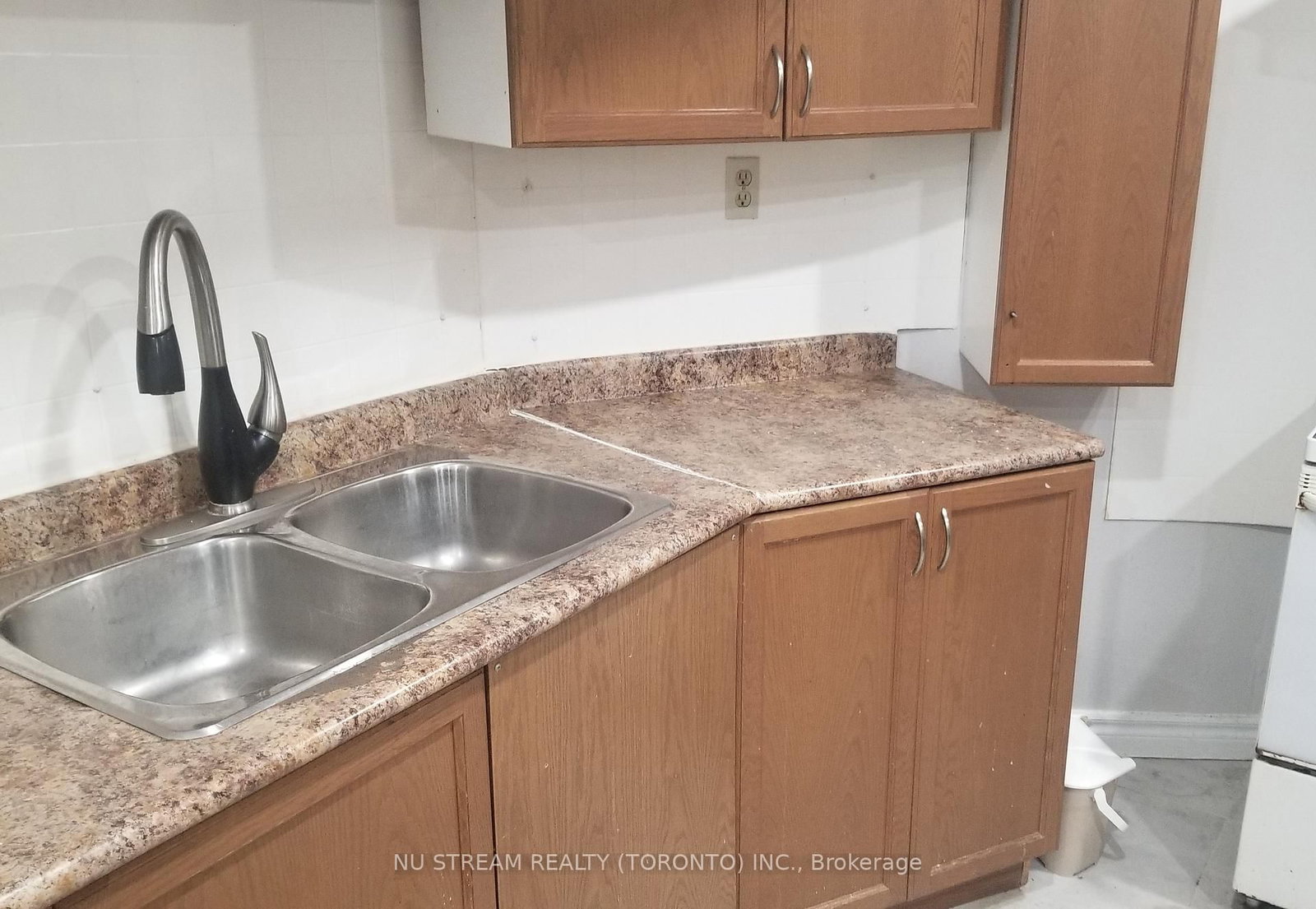 1588 Princelea Place, Unit Lower - Photo 7