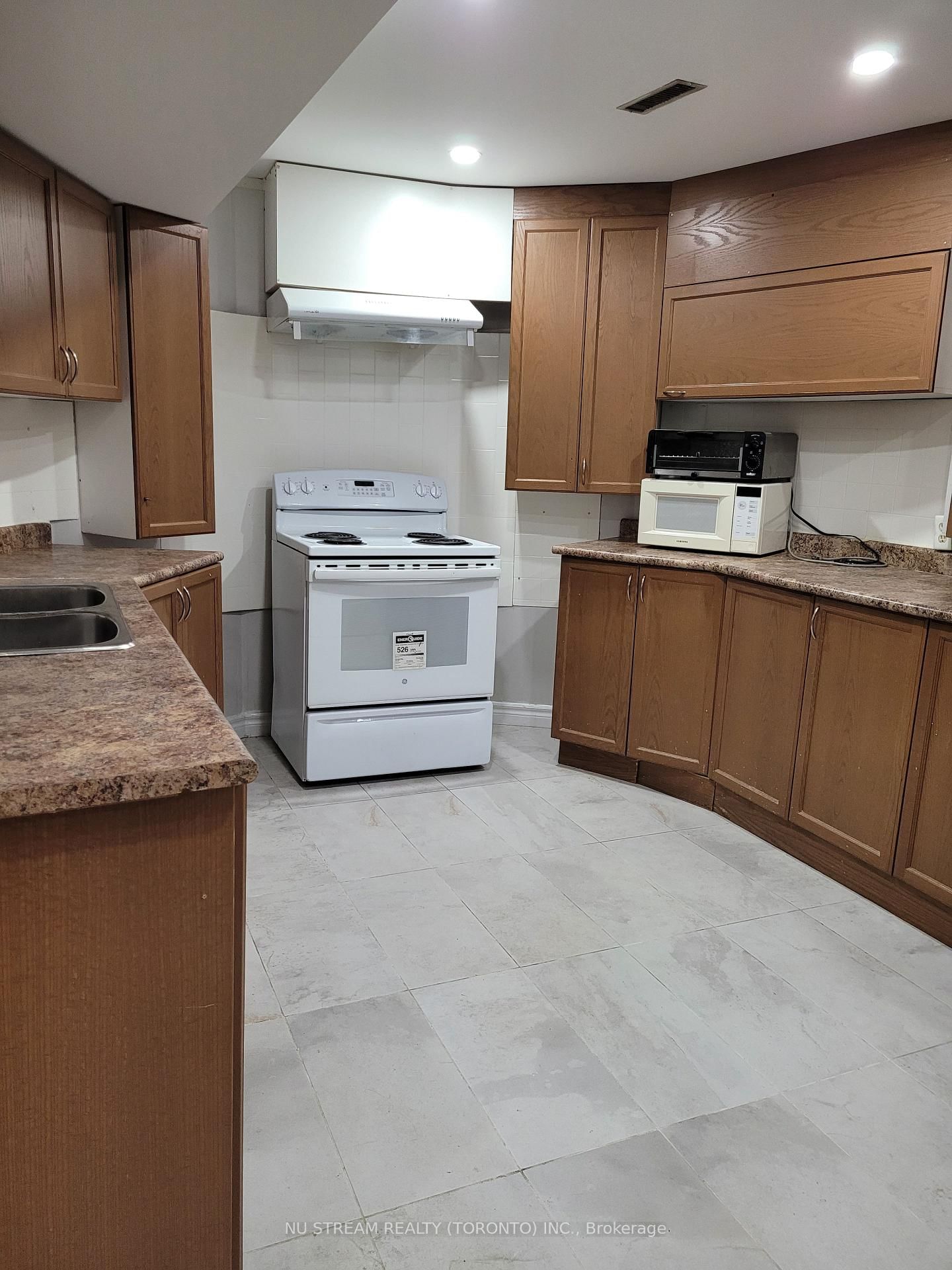 1588 Princelea Place, Unit Lower - Photo 8