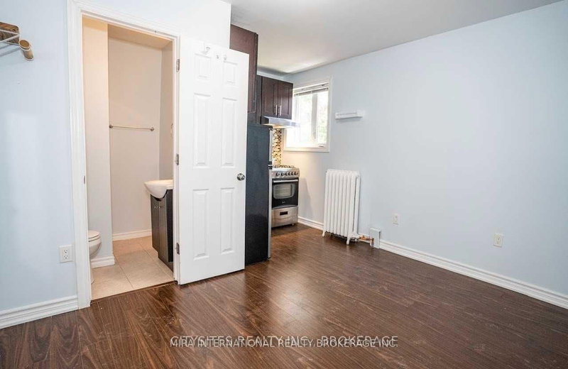 205 - 70 Melbourne Ave, Toronto, M6K 1K7 | Image 2