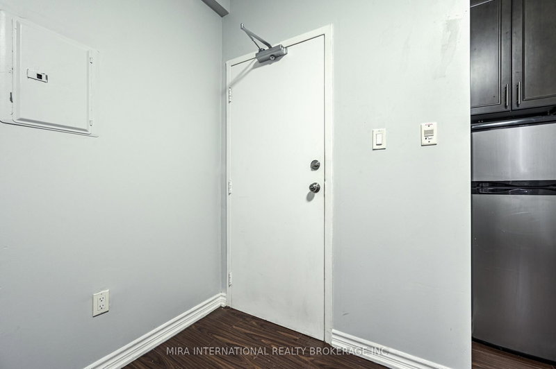 202 - 70 Melbourne Ave, Toronto, M6K 1K7 | Image 2