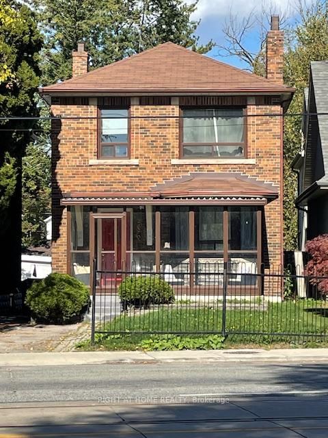 home for lease on 2680 Lake Shore Boulevard W