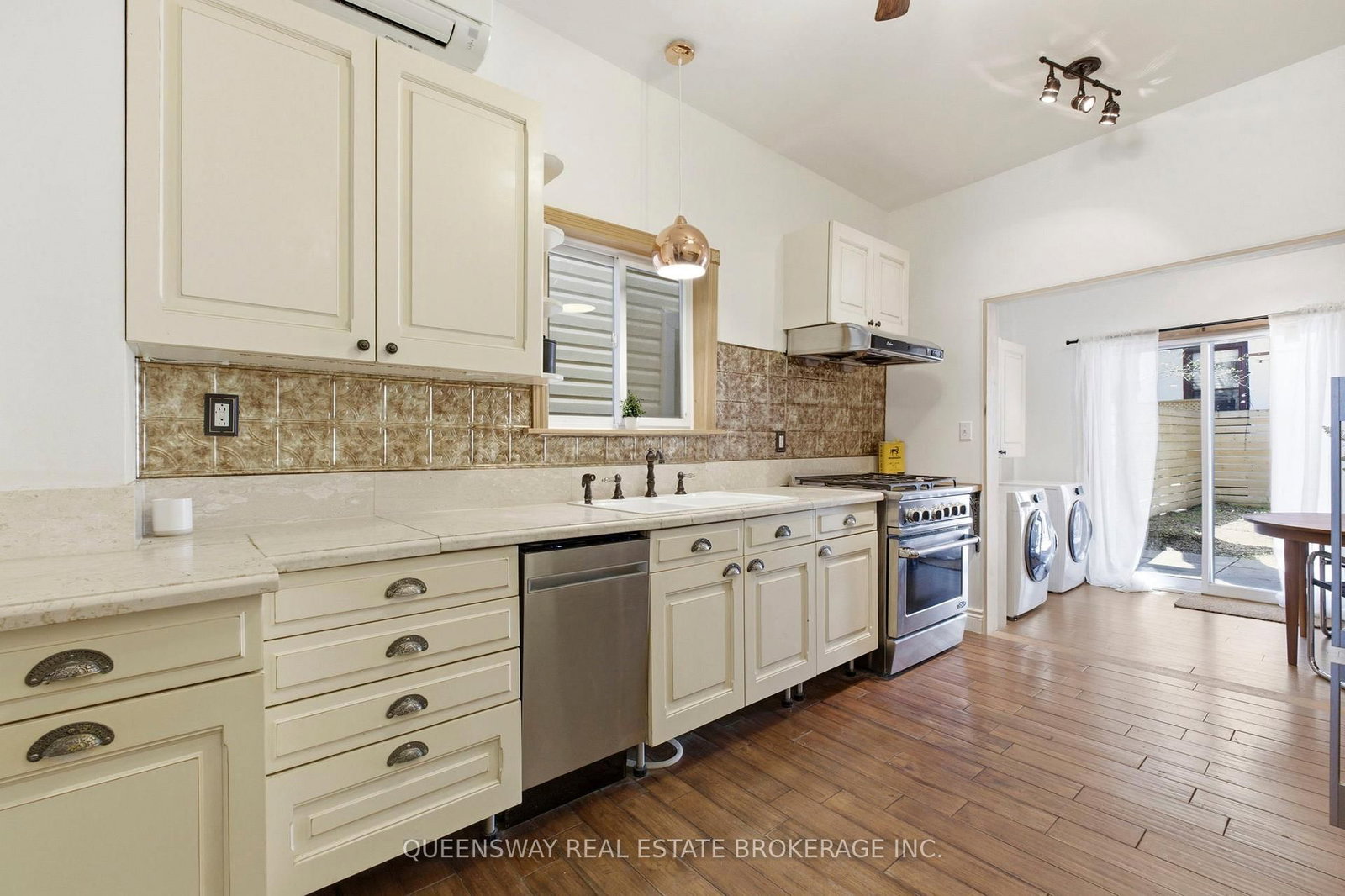 992 Dovercourt Road - Photo 10