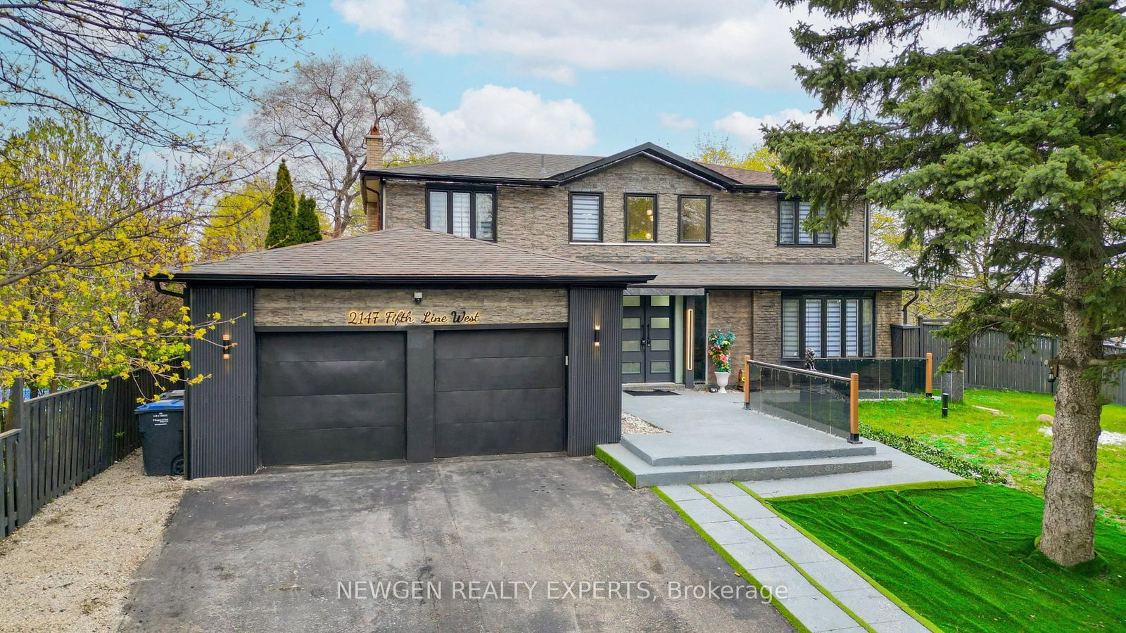 Detached House for sale at 2147 Fifth Line, Mississauga, Ontario, L5K 2K3 - Sheridan - MLS: W13061194