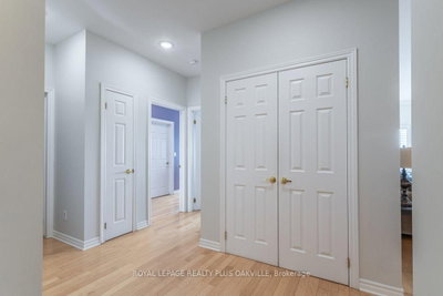 1499 Nottinghill Gate • #403 • Oakville, ON photo 3