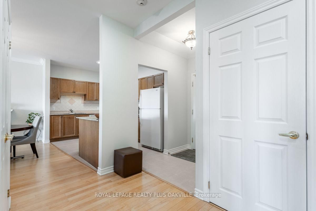 1499 Nottinghill Gate • #403 • Oakville, ON photo 4