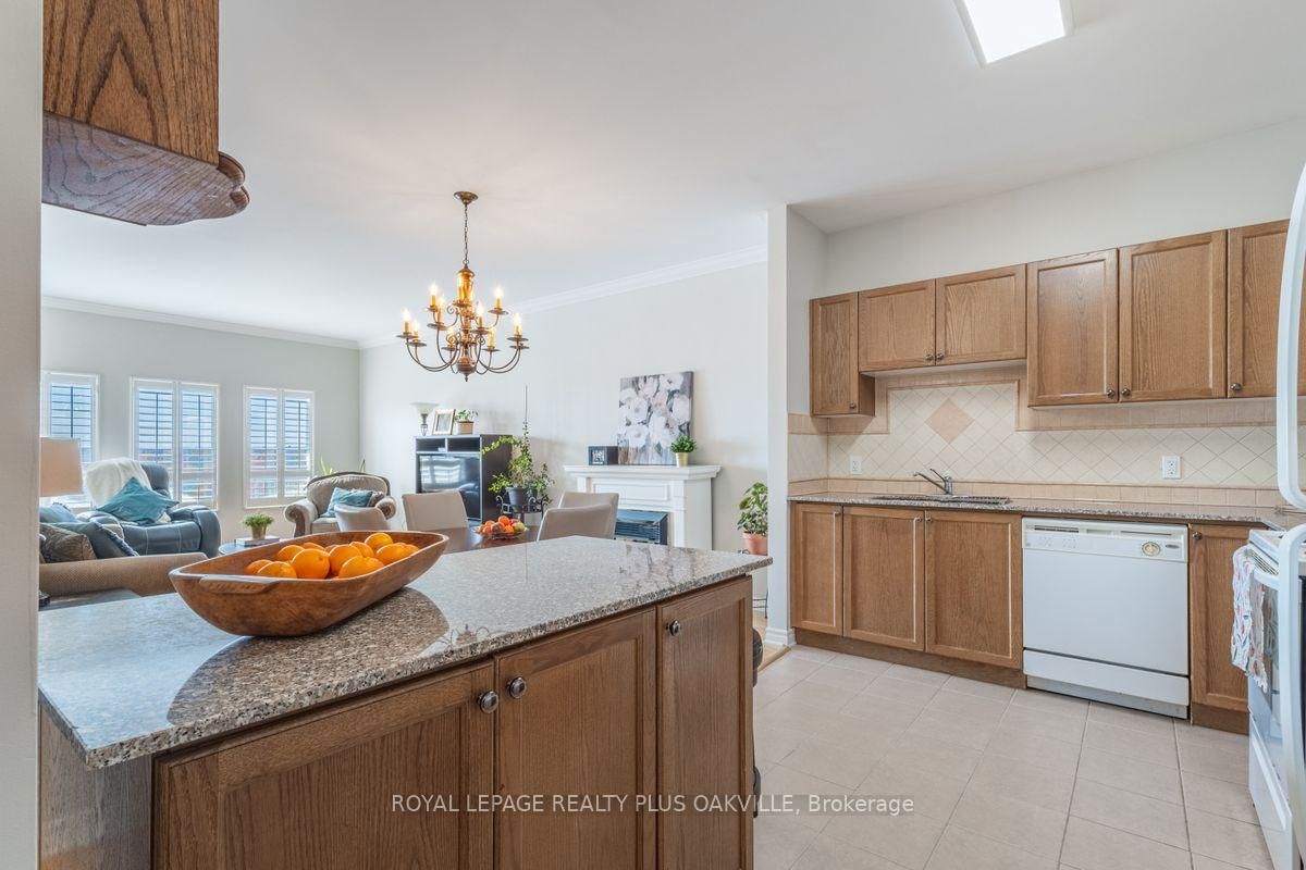 1499 Nottinghill Gate • #403 • Oakville, ON photo 5