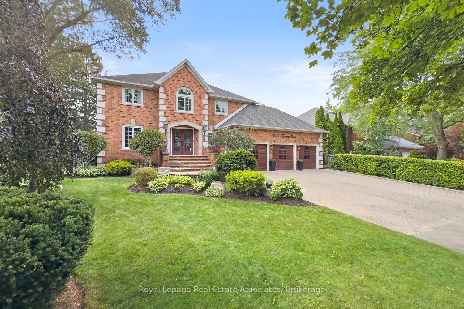 Detached House for sale at 1617 Tipperary Court, Mississauga, Ontario, L5H 3Z5 - Sheridan - MLS: W13061538