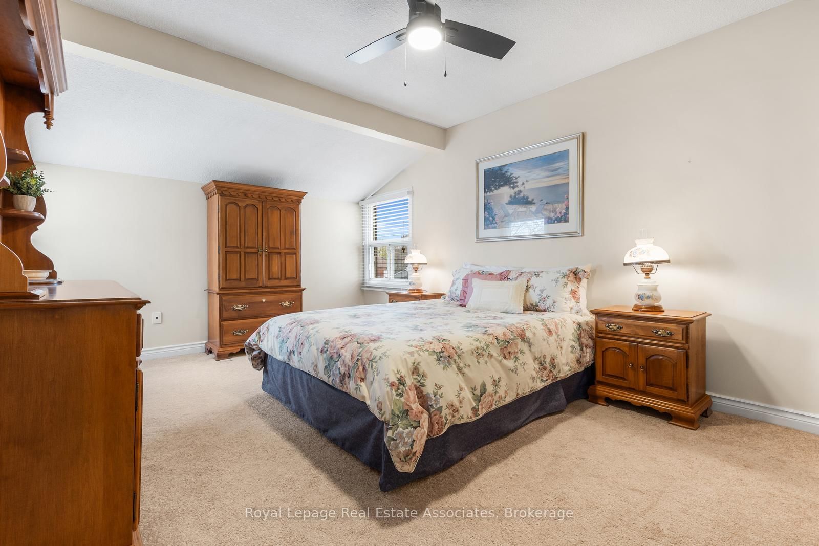 Semi-Detached House sold at 4237 Trellis Crescent, Mississauga, Ontario, L5L 2M1 - Erin Mills - MLS: W13062320
