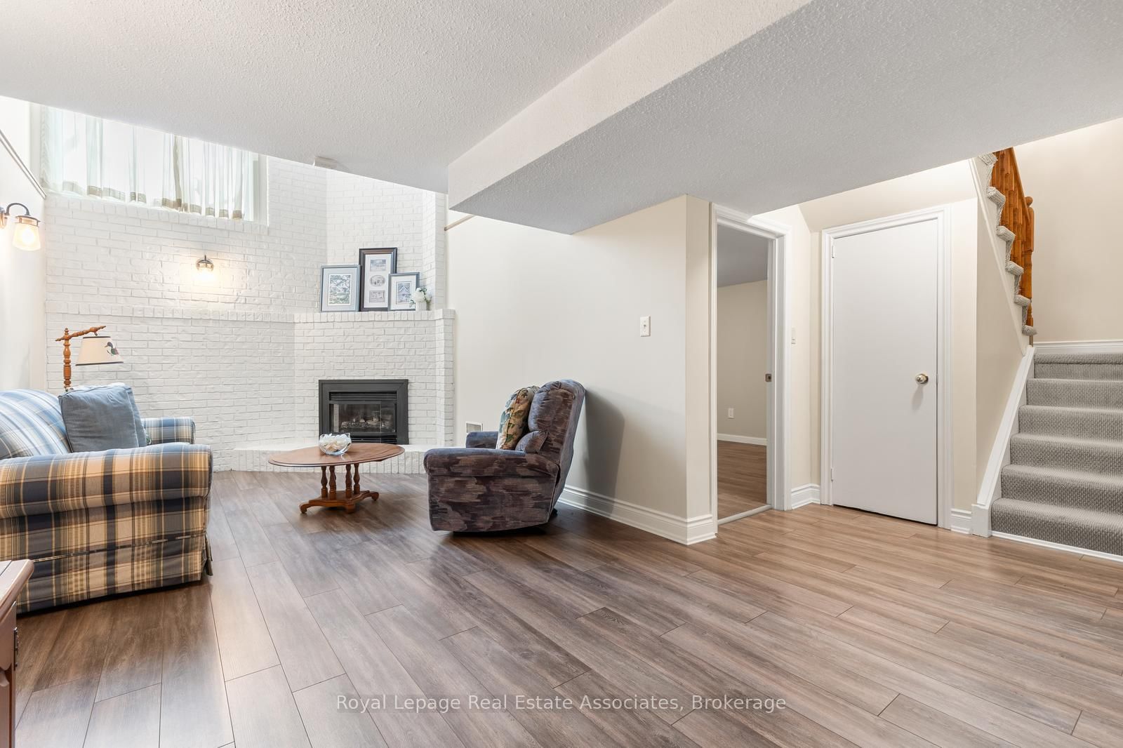 Semi-Detached House sold at 4237 Trellis Crescent, Mississauga, Ontario, L5L 2M1 - Erin Mills - MLS: W13062320